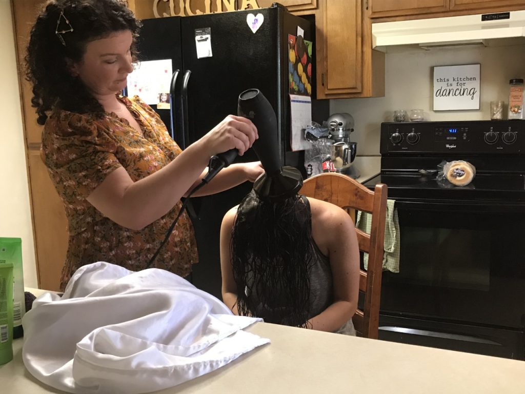Diffusing wavy hair